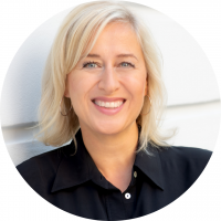 . Foto von Carina Waldhoff, Leiterin Unternehmenskommunikation bei denkmodell